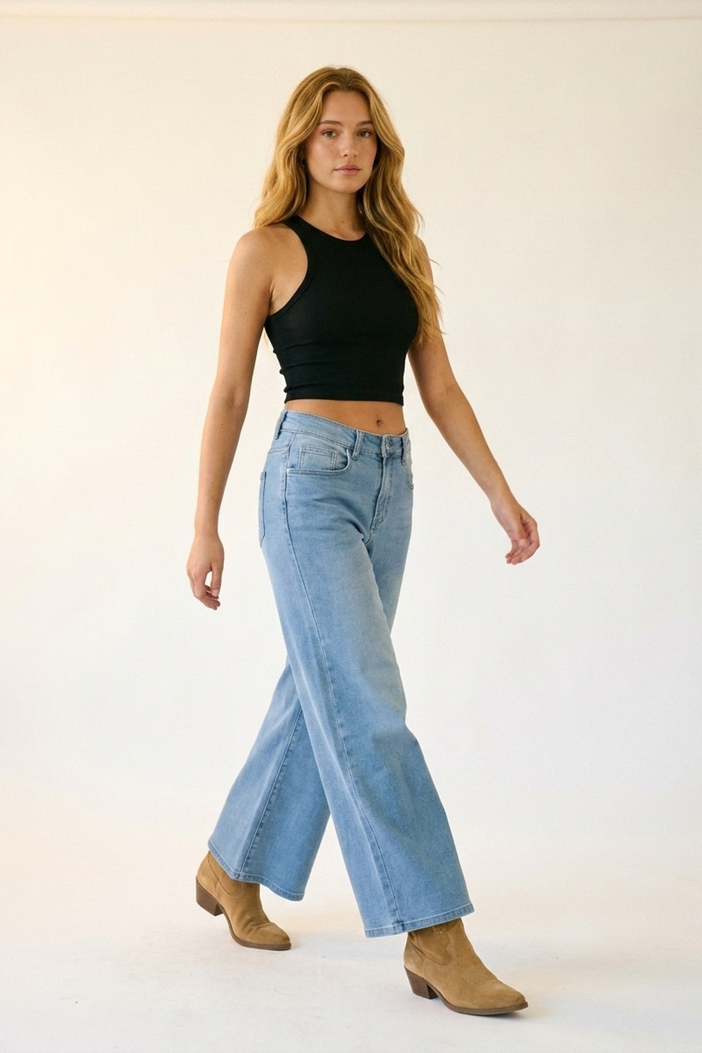 Jeans larghi in denim blu chiaro a lunghezza caviglia
