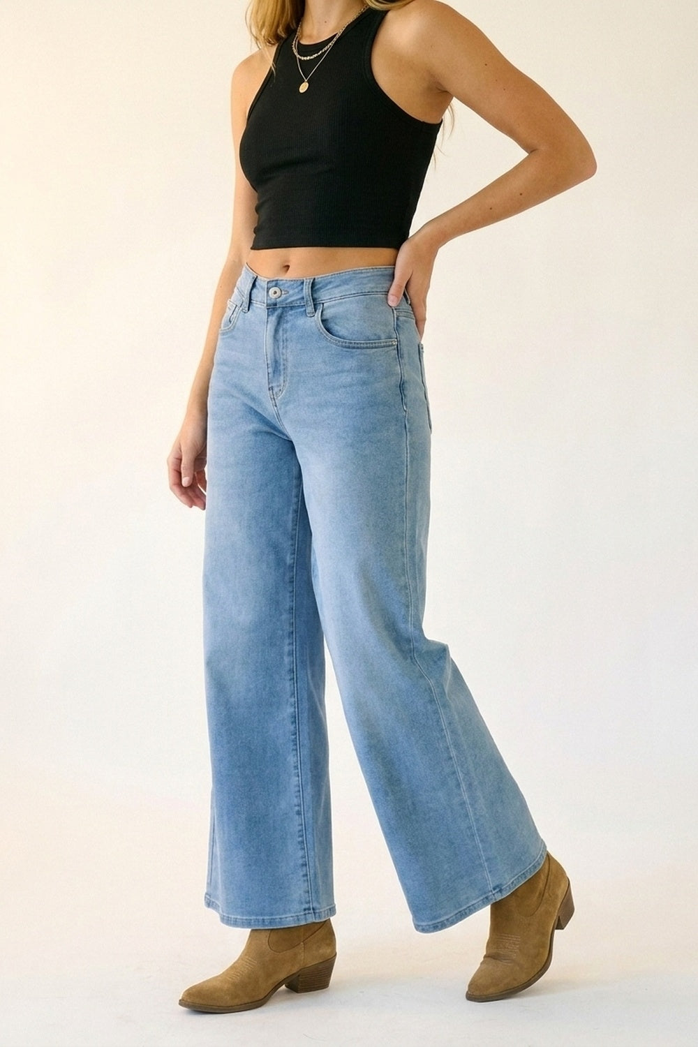 Jeans larghi in denim blu chiaro a lunghezza caviglia