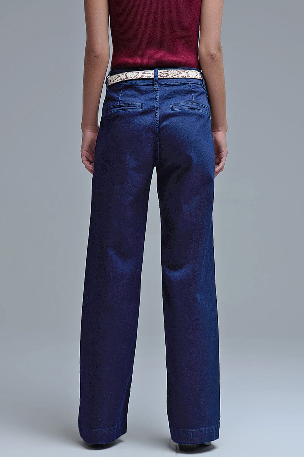 Jeans marini dritti con dettaglio tasca in blu profondo