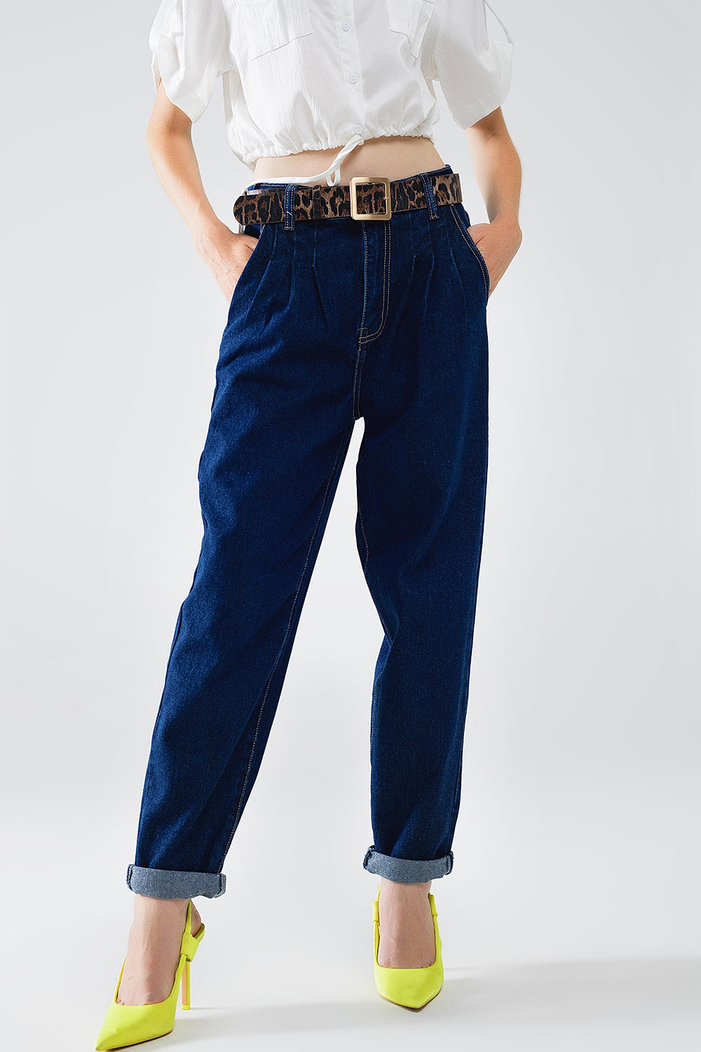 Jeans Mom blu raw con dettaglio pinces
