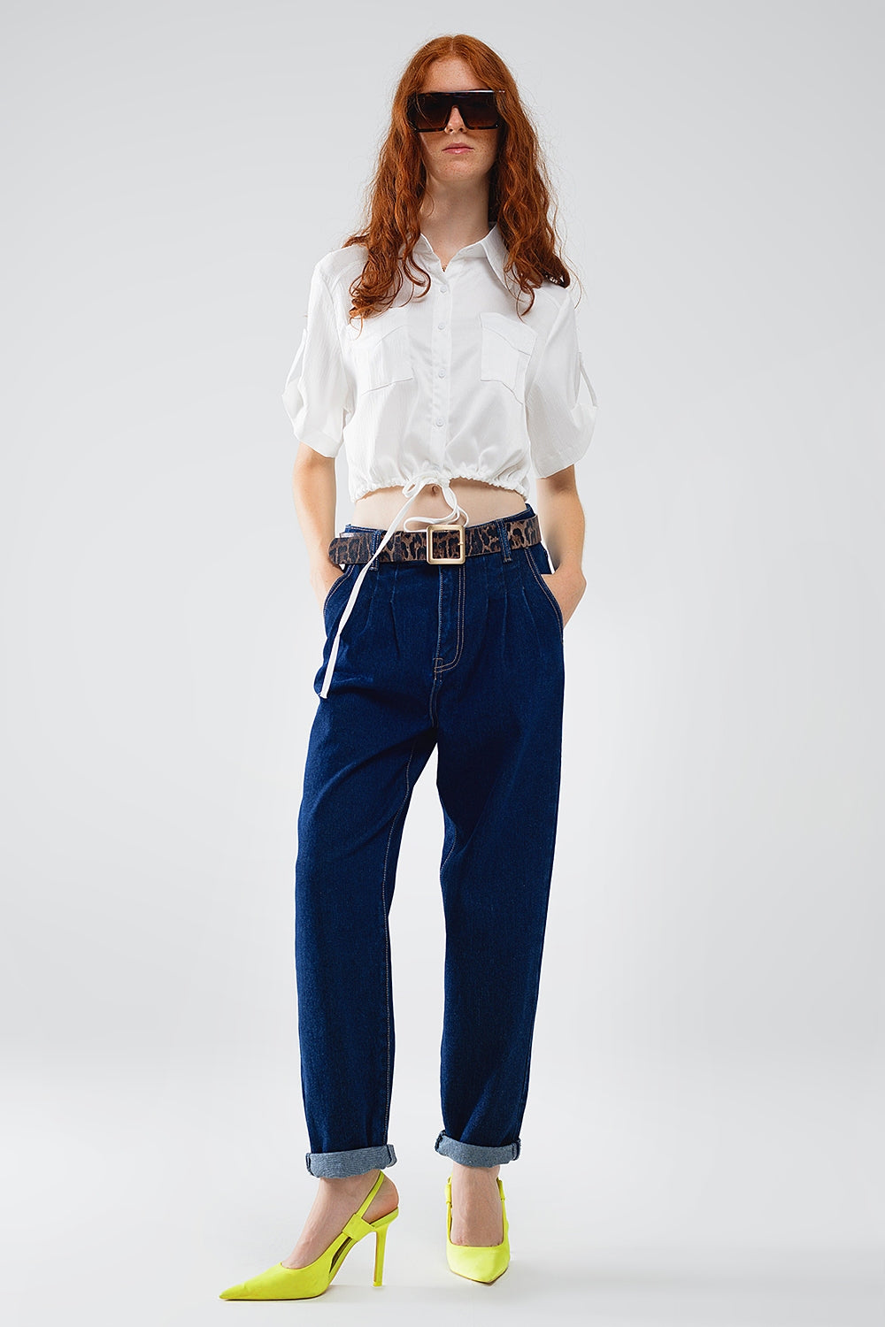 Jeans Mom blu raw con dettaglio pinces