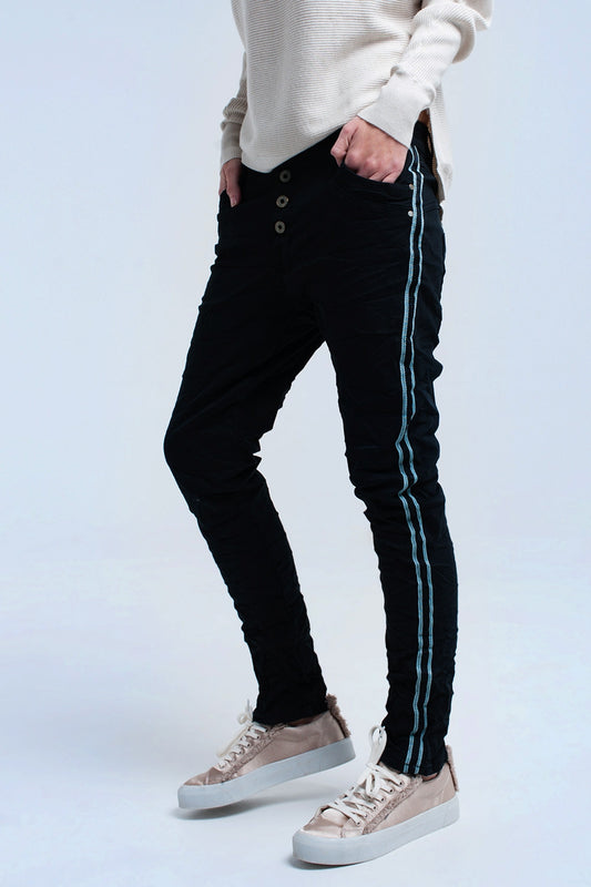 Q2 Jeans neri boyfriend con bottoni