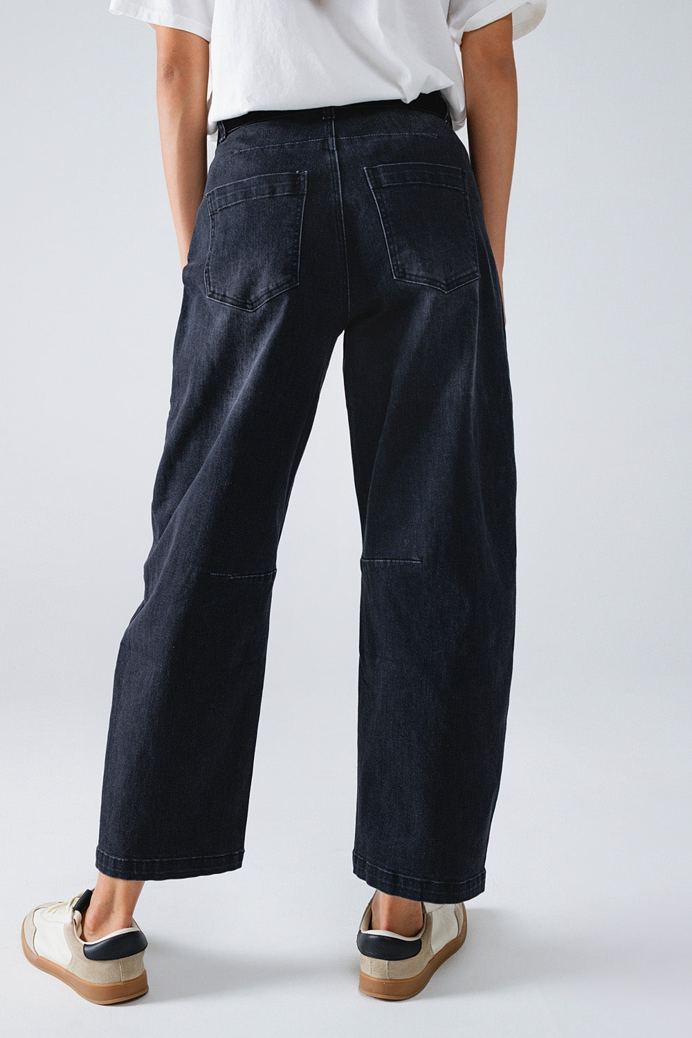 Jeans neri dritti con dettaglio cuciture