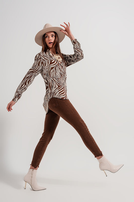 Q2 Jeans skinny color marron con bordo grezzo