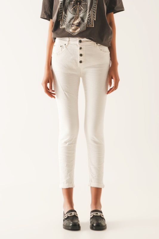 Q2 Jeans skinny con bottoni a vista e lavaggio crema