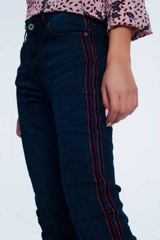 Q2 Jeans skinny con righe sportive rosso