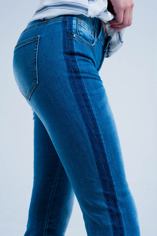 Q2 Jeans skinny lavaggio blu con riga laterale blu