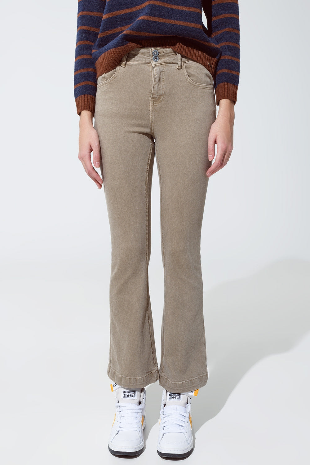 Q2 Jeans skinny svasati con doppio bottone in beige