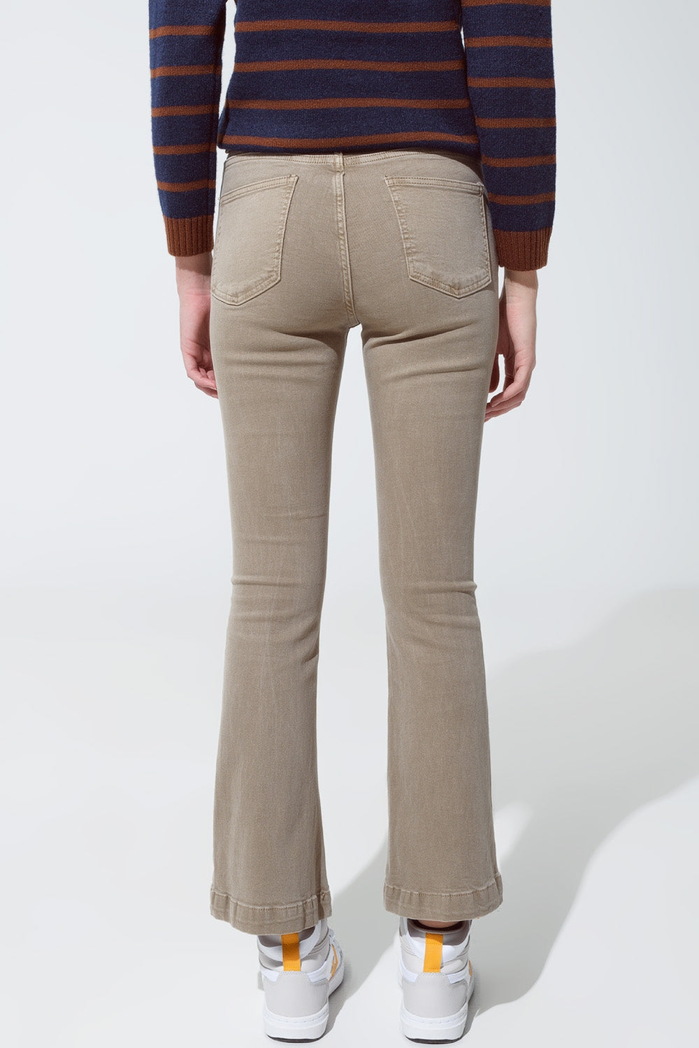 Jeans skinny svasati con doppio bottone in beige
