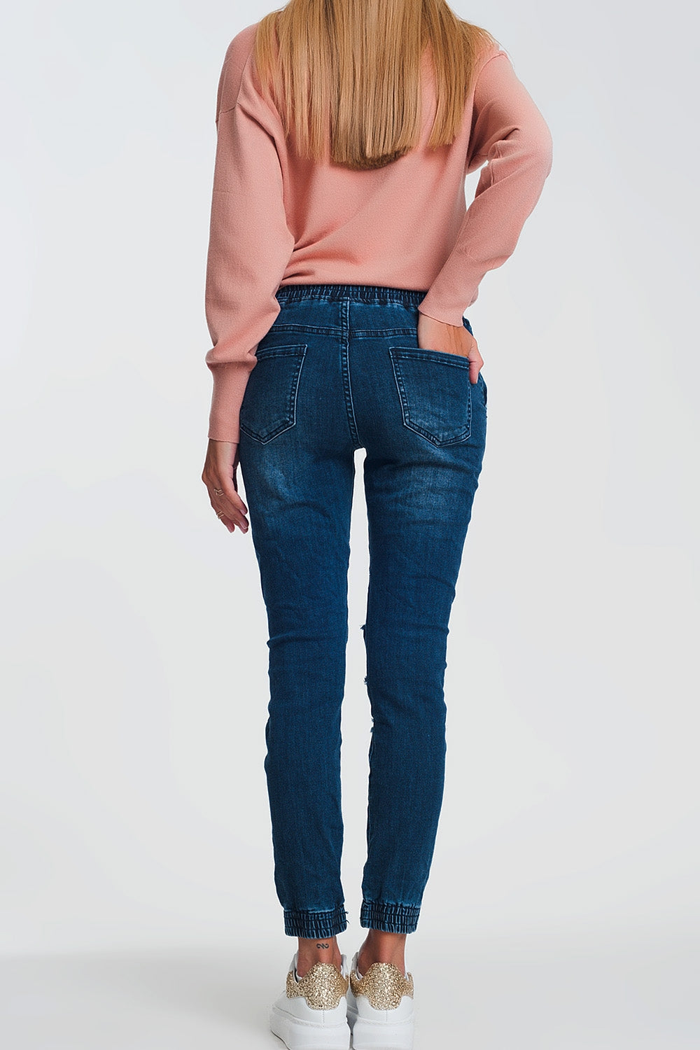 Jeans stile joggers leggeri in denim scuro