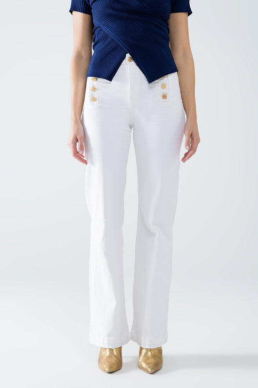 Q2 Jeans Straight con bottoni dorati laterali in bianco