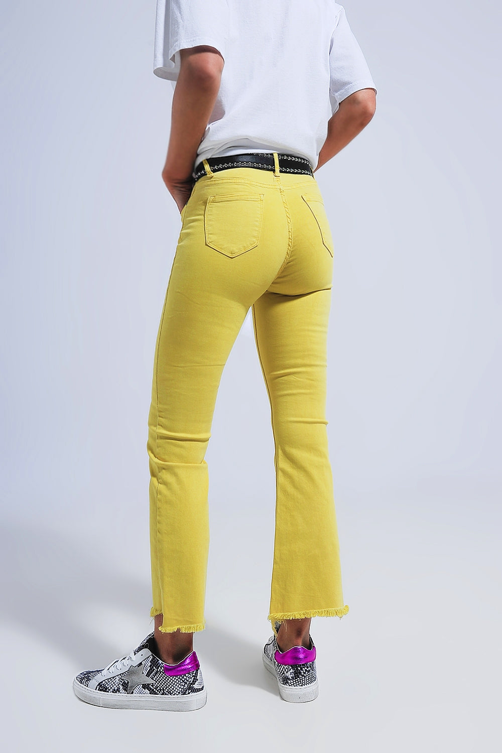 jeans straight gialli con caviglie larghe