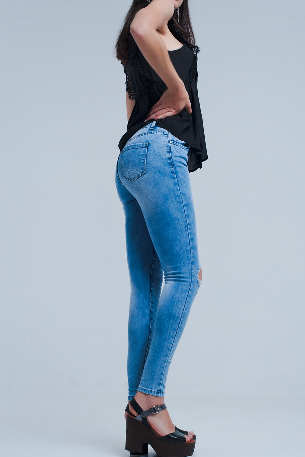 Jeans stretti con grandi rotos