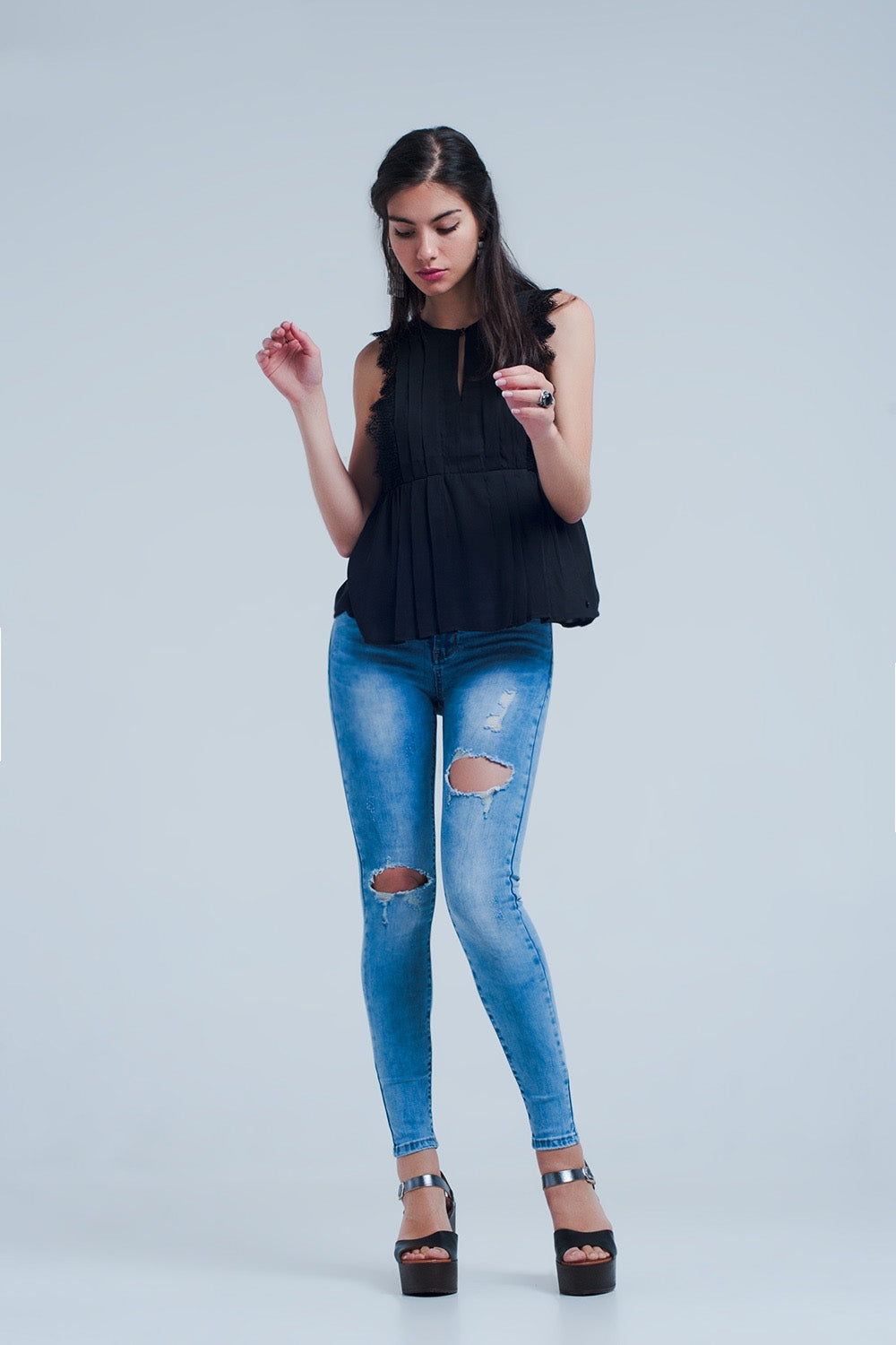 Jeans stretti con grandi rotos