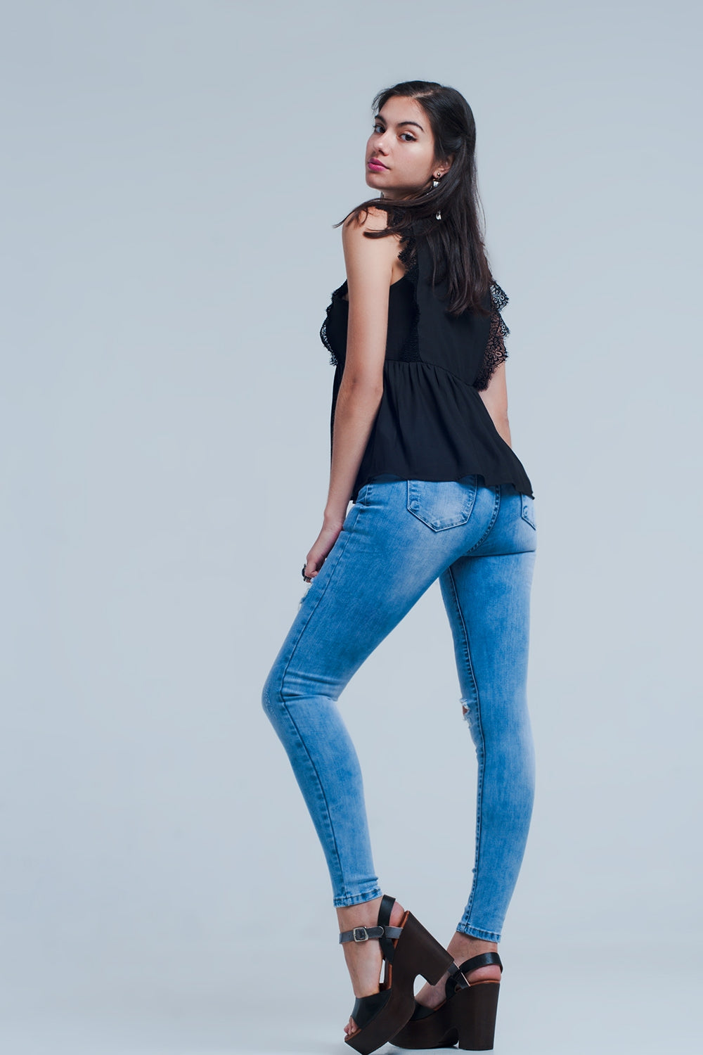 Jeans stretti con grandi rotos