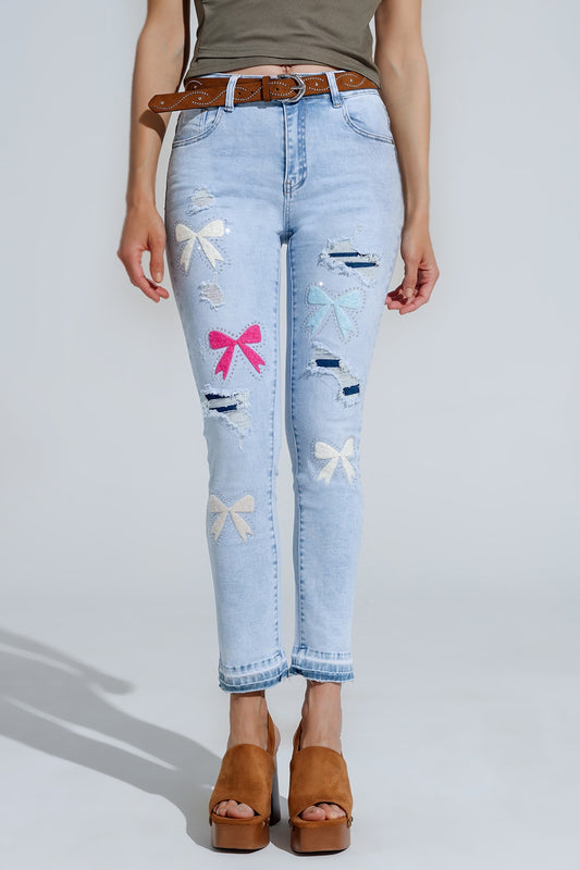 Q2 Jeans super skinny blu chiaro con fiocchi e fori strappati