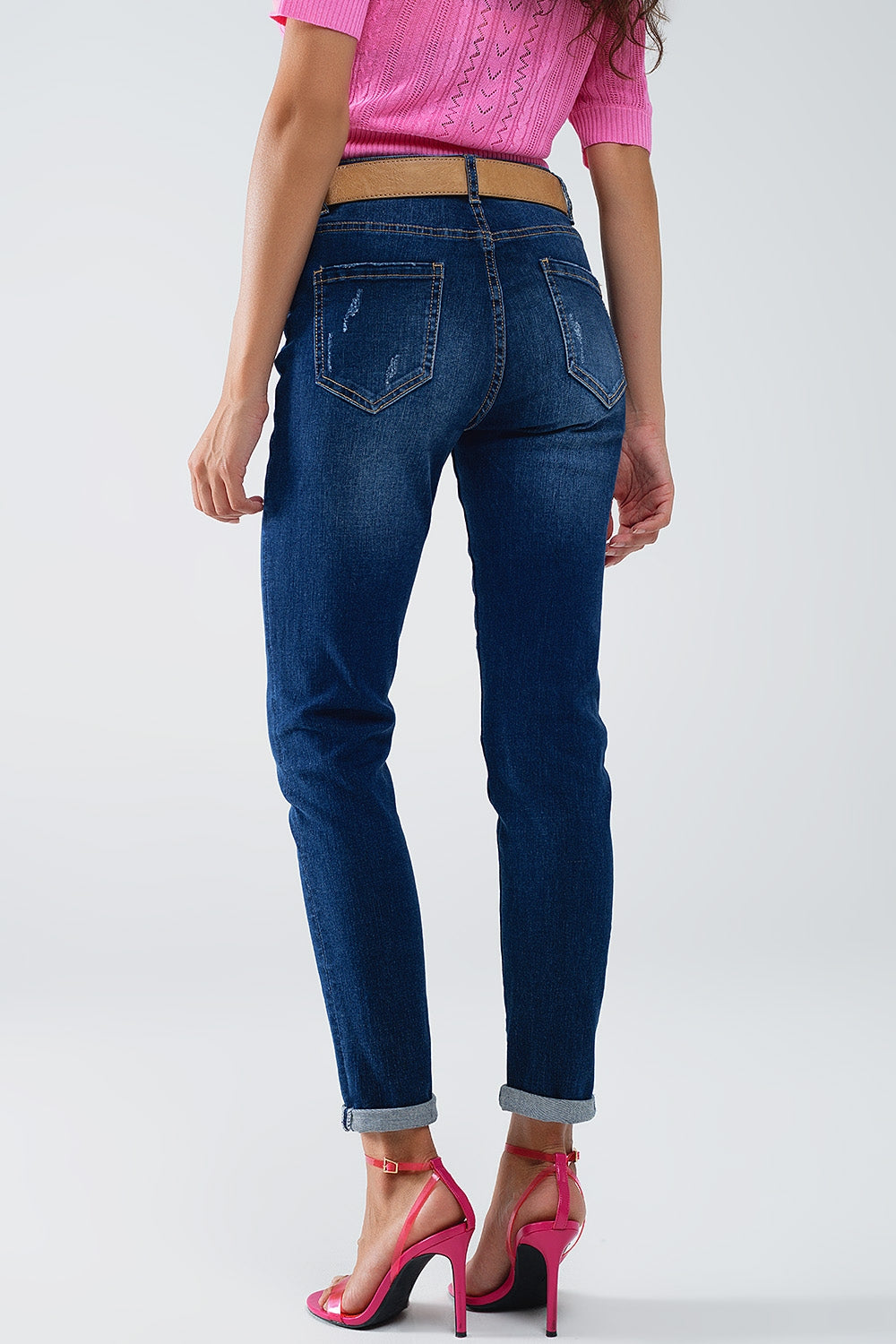 Jeans super skinny con lavaggio scuro e distressed in denim elasticizzato