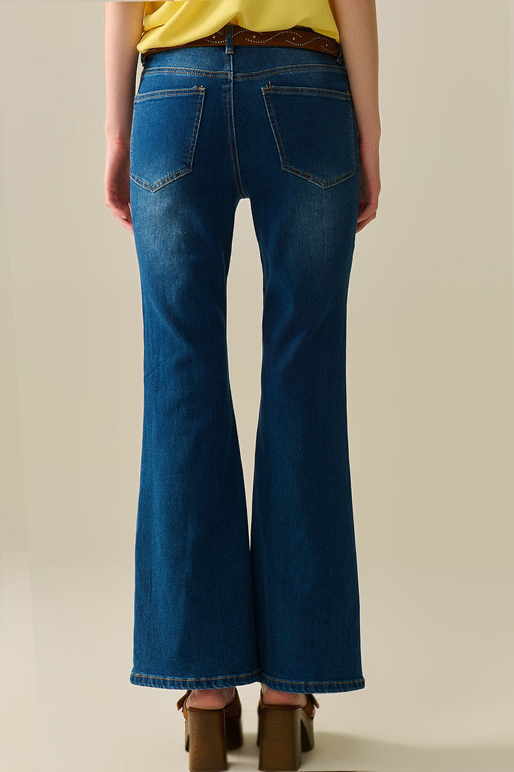 jeans svasati a lavaggio medio con tasche