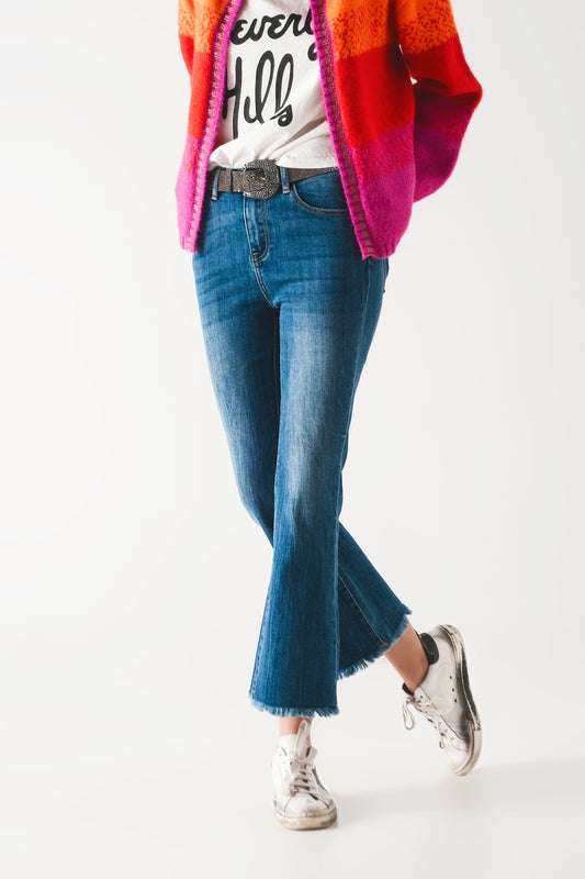 Q2 Jeans svasati con bordo grezzo in lavaggio medio