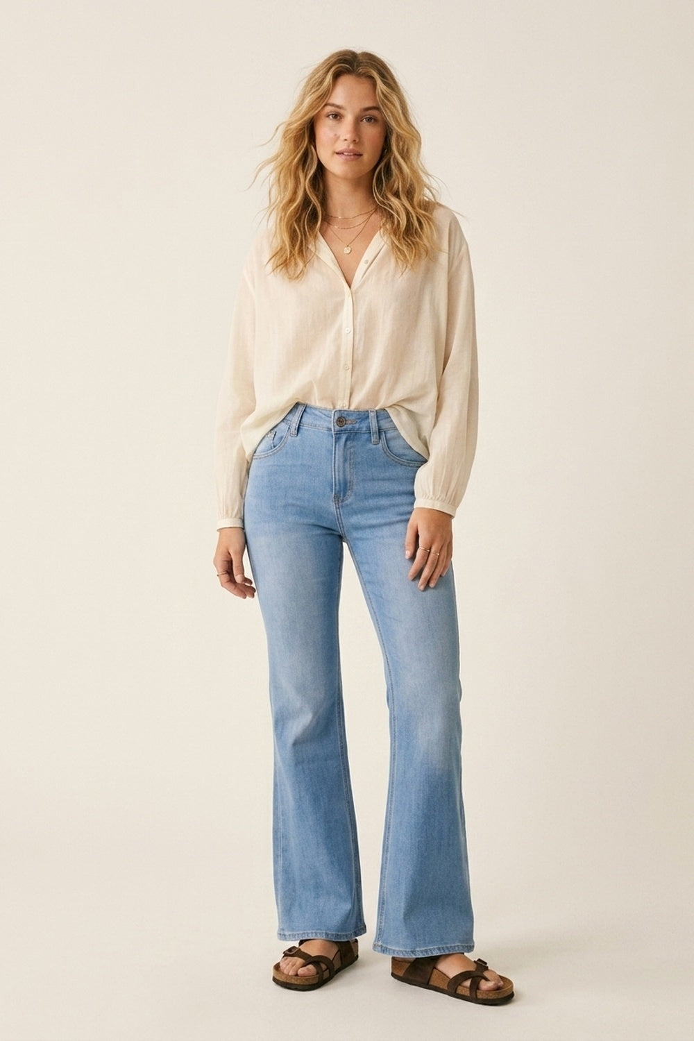 Jeans svasati elasticizzati a lavaggio chiaro