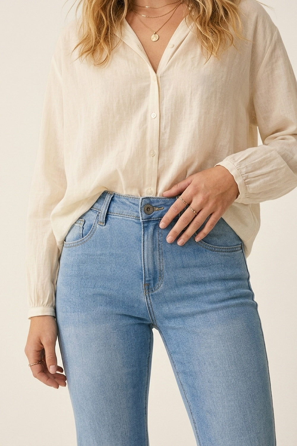 Jeans svasati elasticizzati a lavaggio chiaro