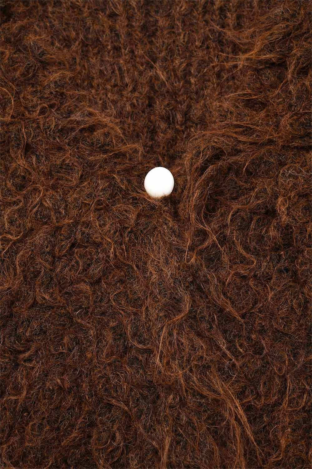 Lussuoso gilet con texture marrone a pelo lungo