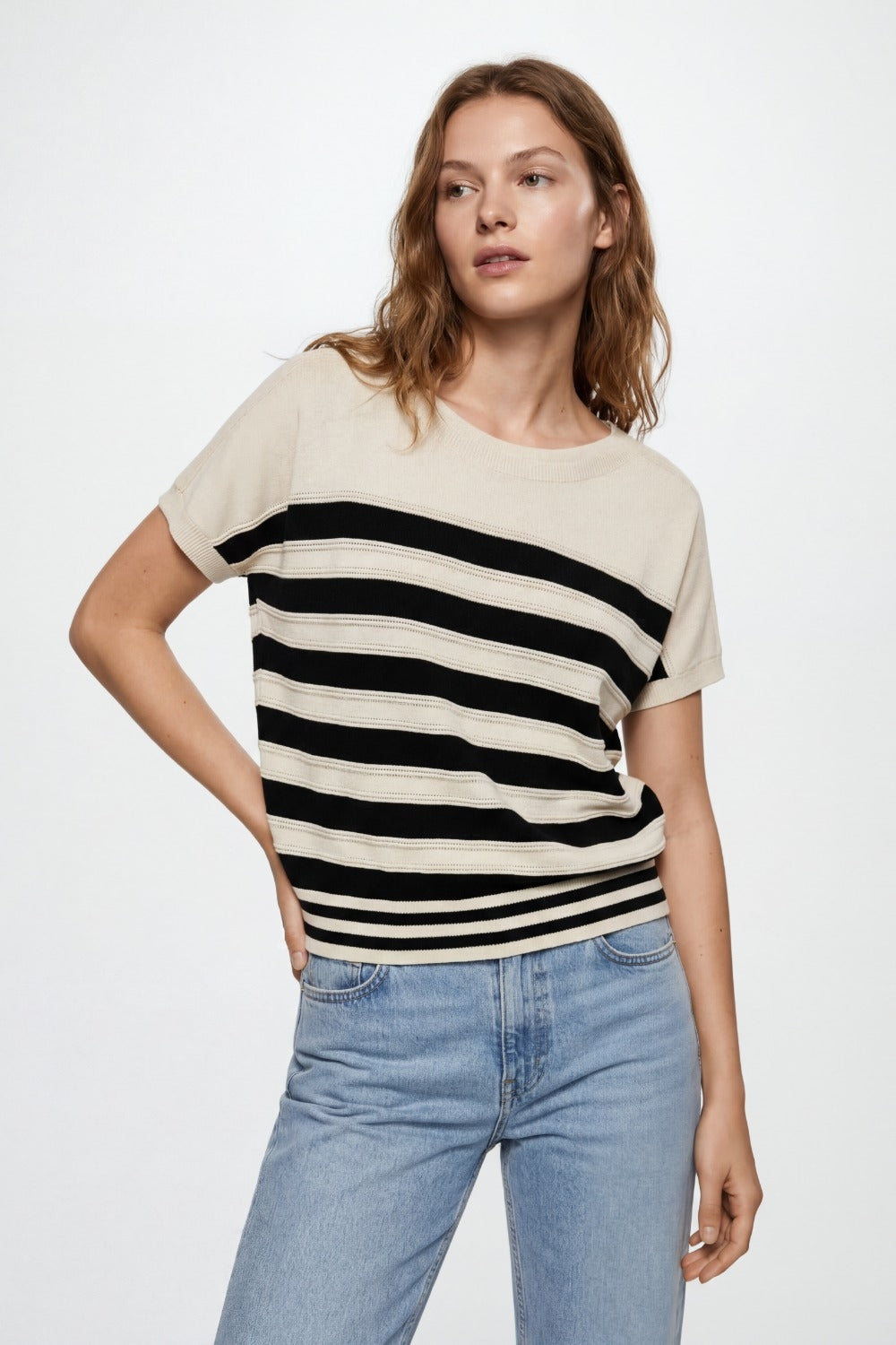 Maglia a maniche corte a righe beige e nere