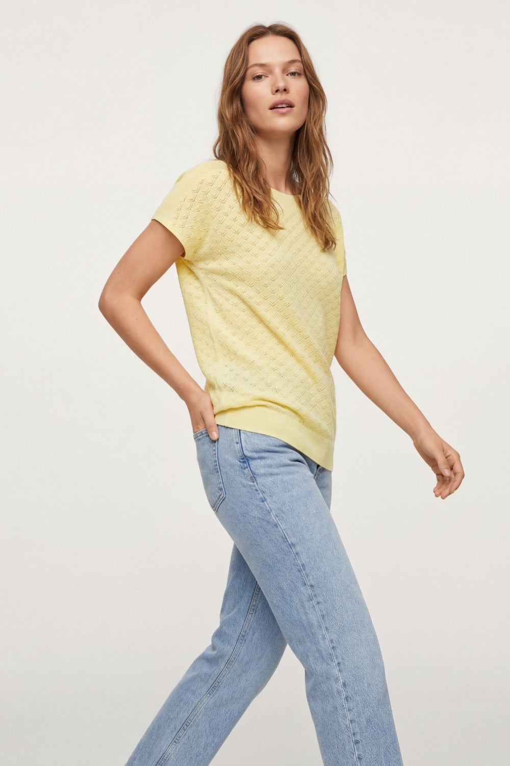 Maglia a maniche corte con motivo lavorato a maglia in giallo