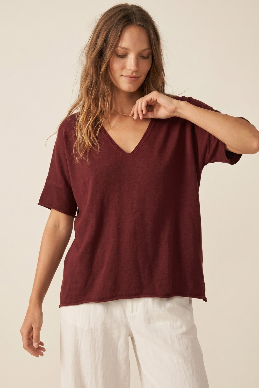 Maglia a Maniche Corte con Scollo a V in Maglia Rilassata Borgogna