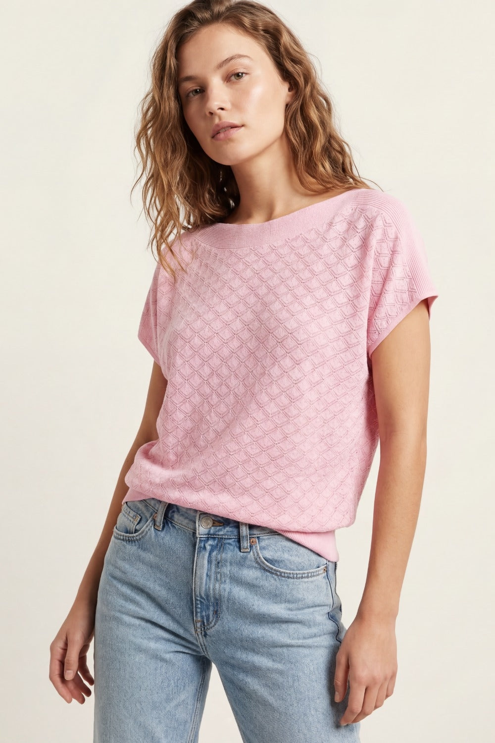 Maglia a maniche corte in maglia a trama con motivo in rosa