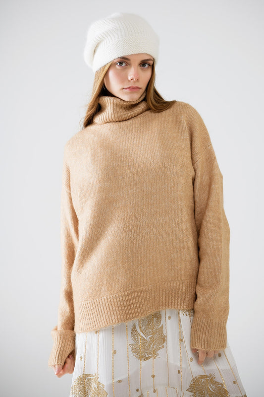 Q2 Maglia dolcevita beige con maniche scese
