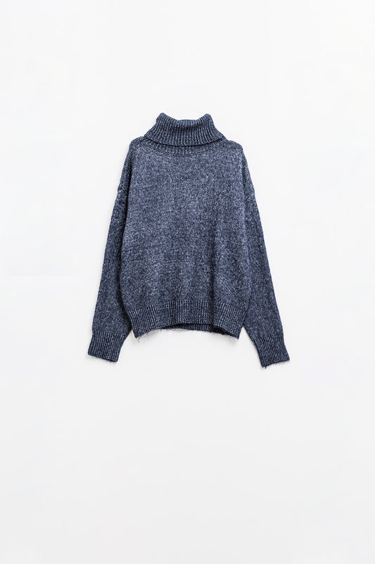 Maglia dolcevita blu con maniche scese
