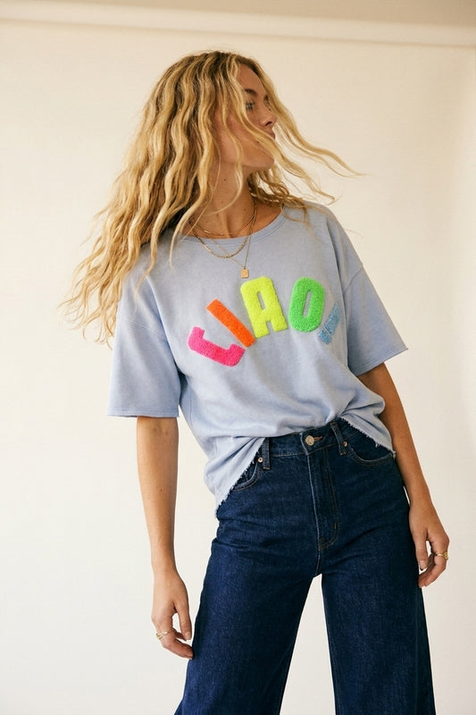 Q2 Maglia Grafica Azzurra Vestibilità Rilassata con Testo Colorato