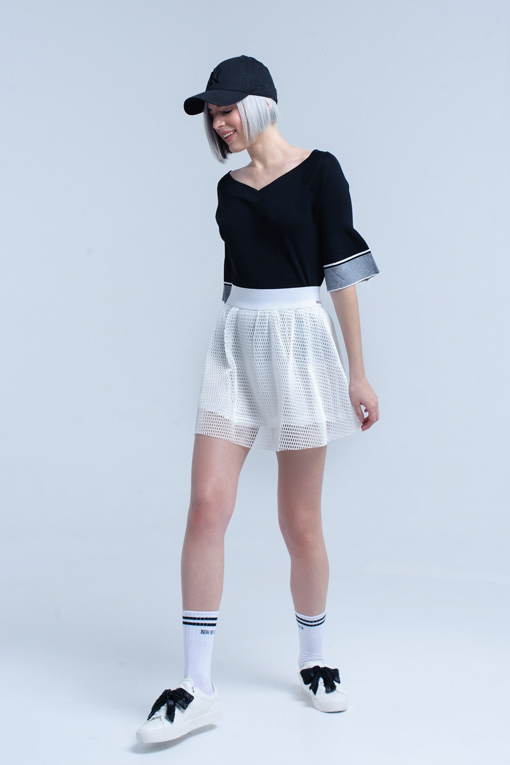 Maglia nera con manica a campana