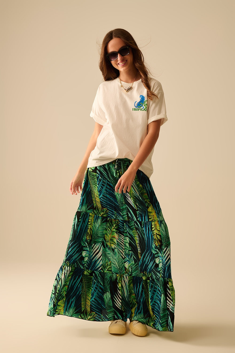 Maglietta bianca made in Italy con stampa grafica tropicale
