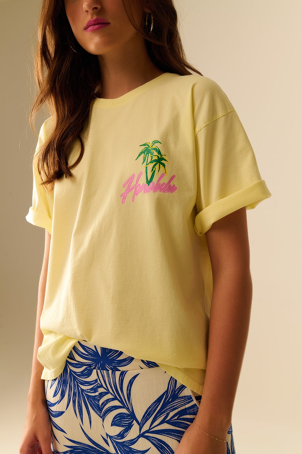 Maglietta gialla made in Italy con grafica di Honolulu