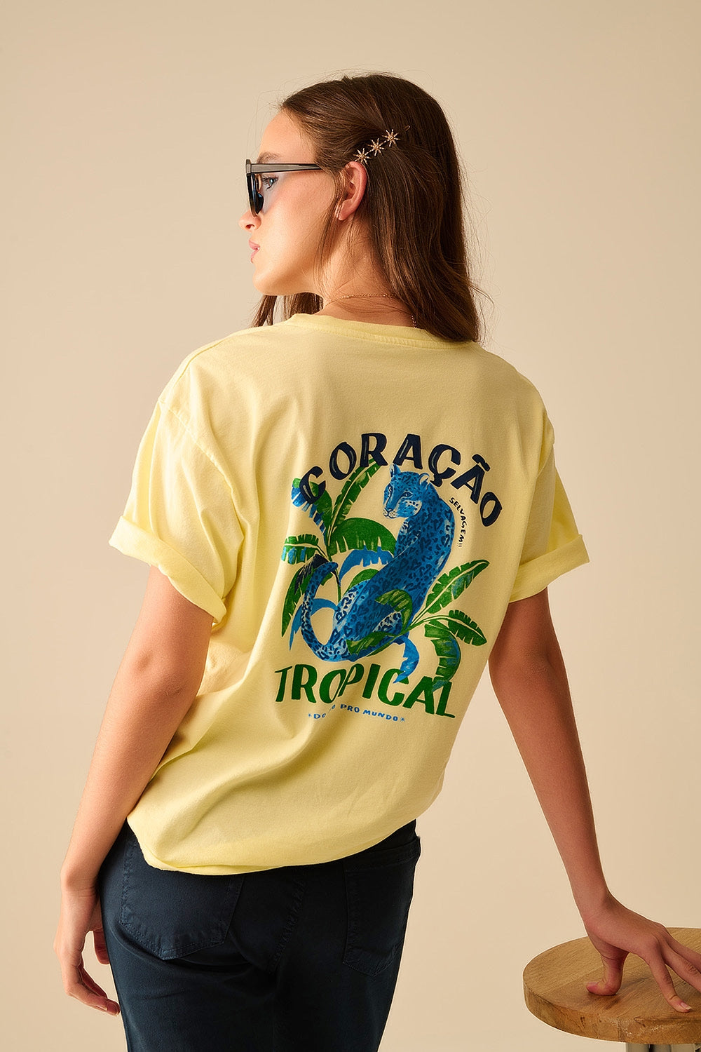 Q2 Maglietta gialla realizzata in Italia con stampa grafica tropicale
