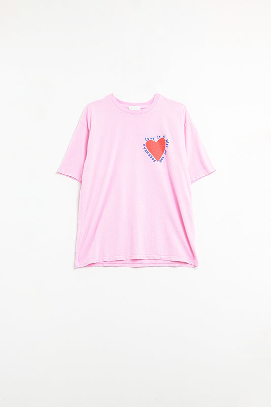 Q2 Maglietta rosa con la scritta L'amore è un bacio sulla fronte