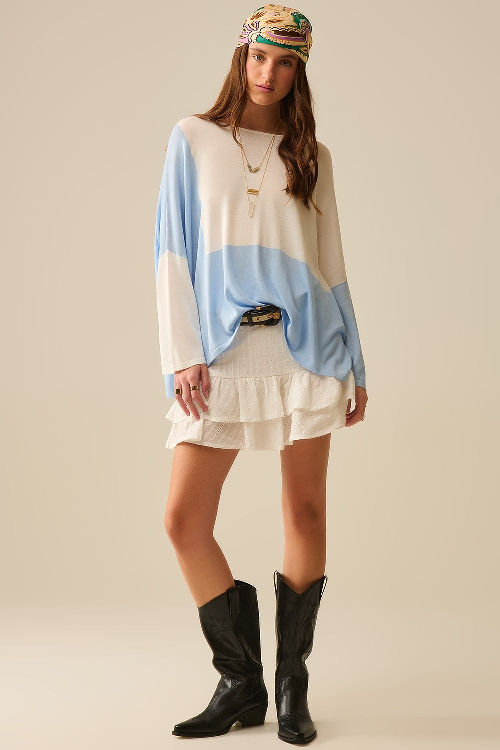 Maglione a blocchi di colore con ali di pipistrello in bianco e blu
