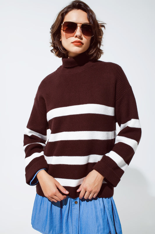 Q2 Maglione a collo alto marrone cioccolato con strisce bianche