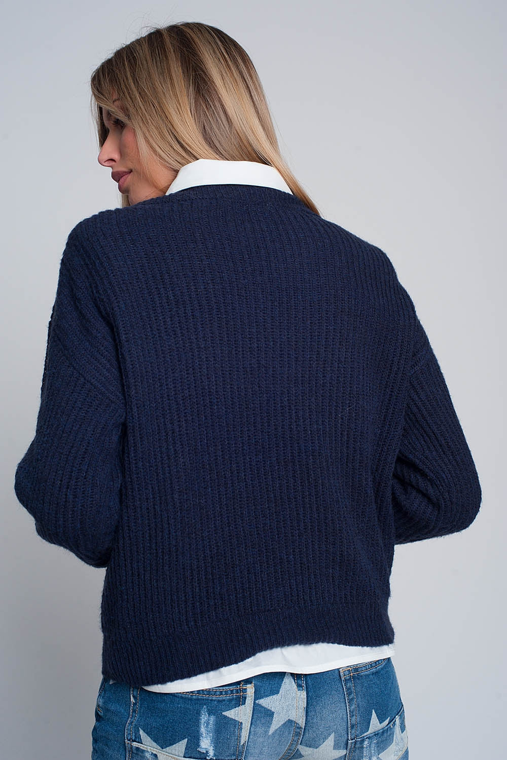 Maglione a coste di colore blu scuro
