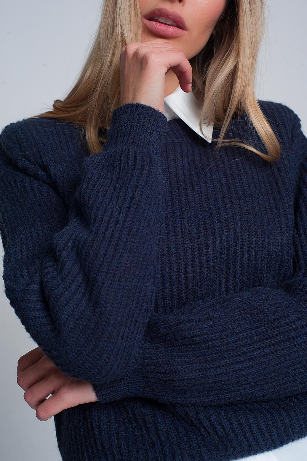 Maglione a coste di colore blu scuro
