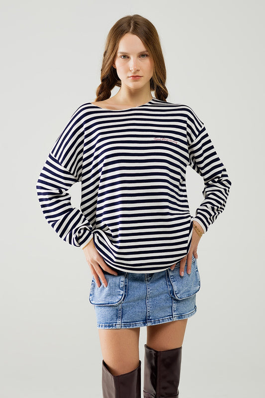 Q2 maglione a maglia fine a righe blu navy con scollo a barca