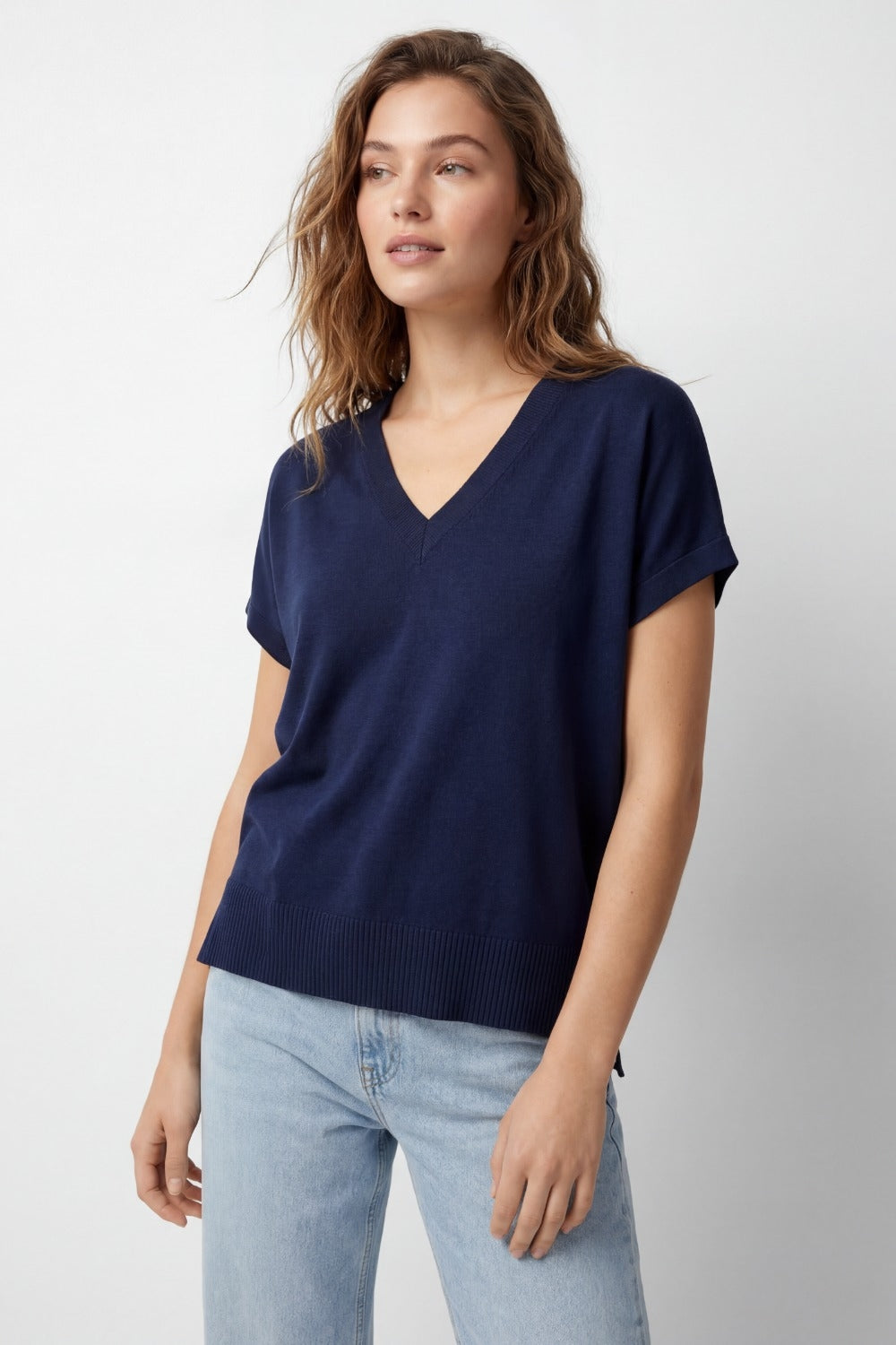 Maglione a maglia fine con scollo a V e maniche corte in blu navy