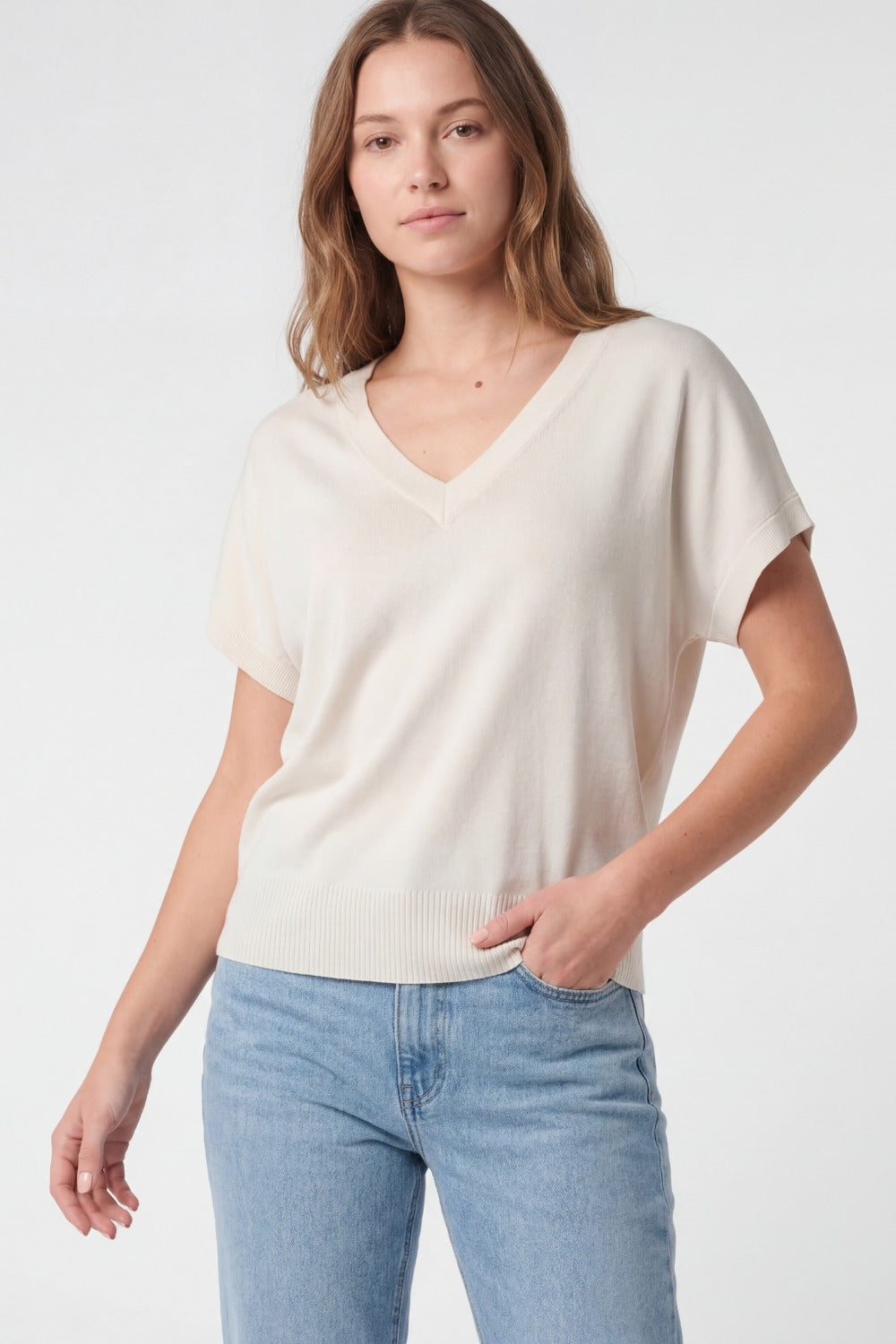 Maglione a maglia fine con scollo a V vestibilitˆ rilassata colore beige