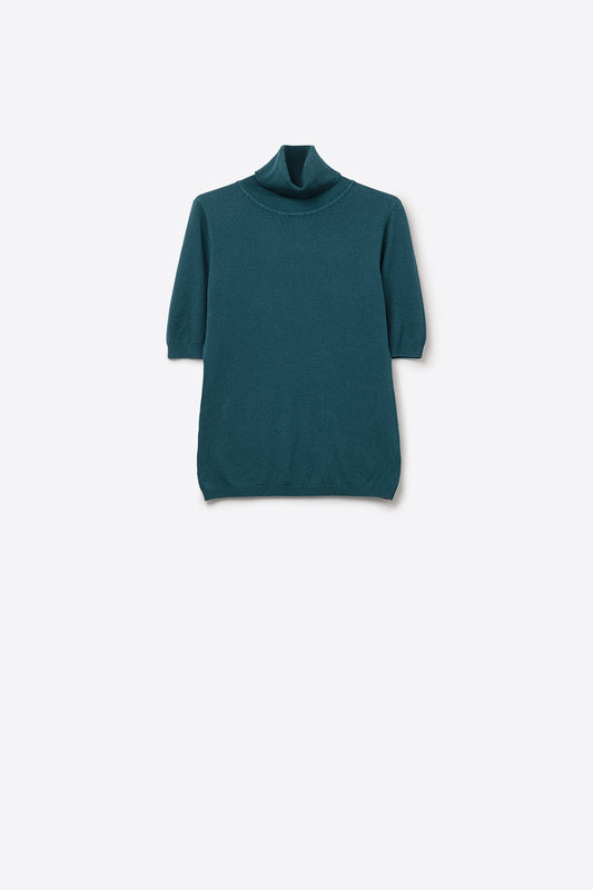 Q2 Maglione a maglia fine di colore verde con collo alto e maniche al gomito