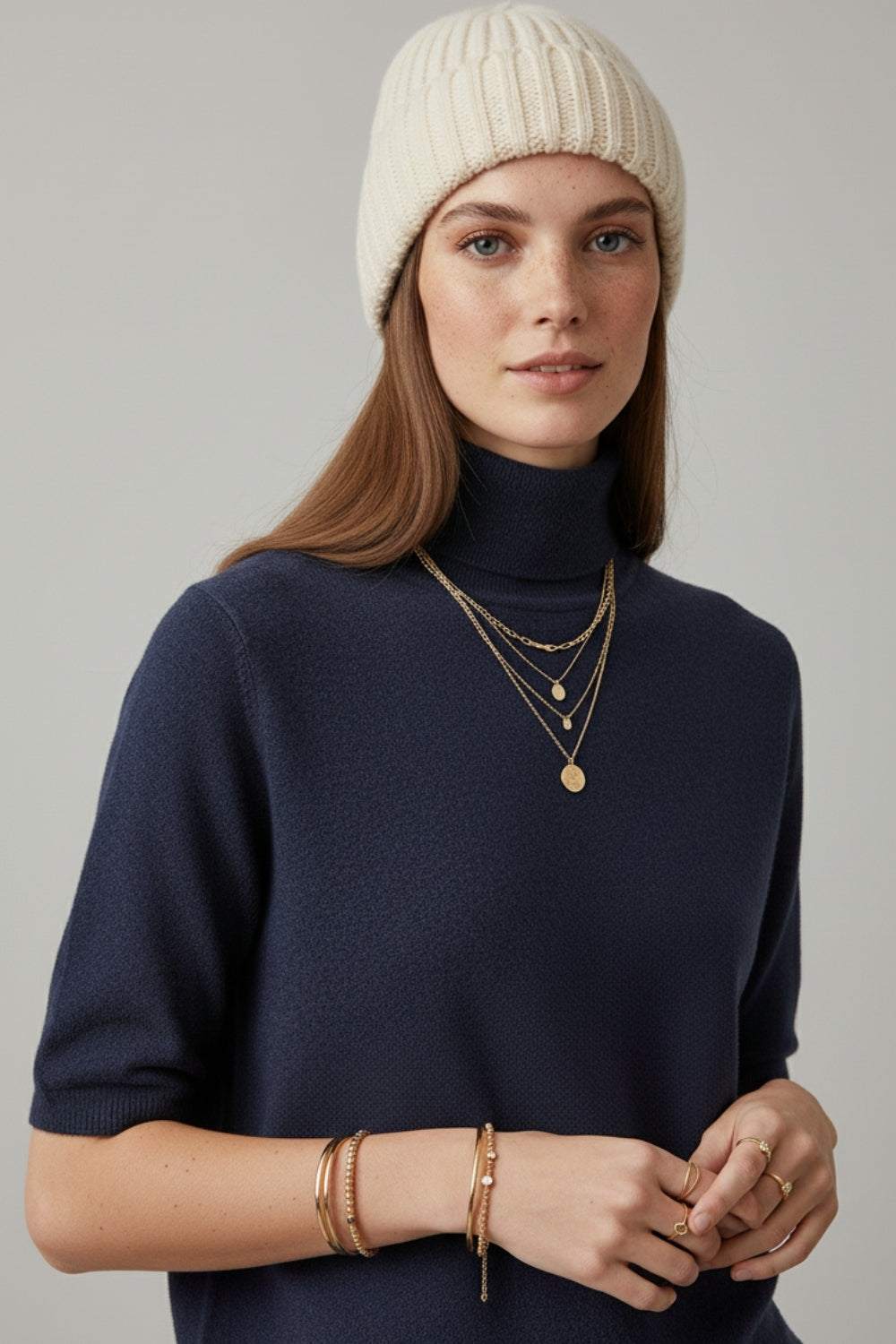 Maglione a maglia fine in blu navy con collo alto e maniche al gomito