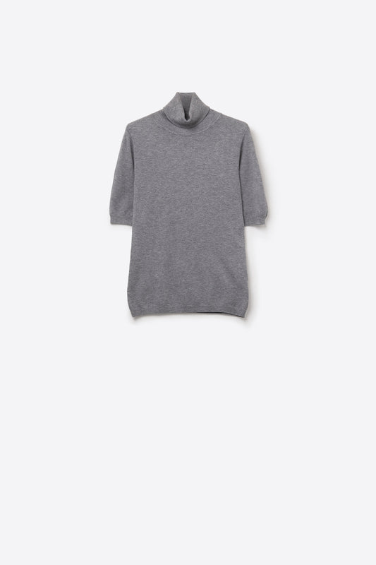 Q2 Maglione a maglia fine in grigio con collo alto e maniche al gomito