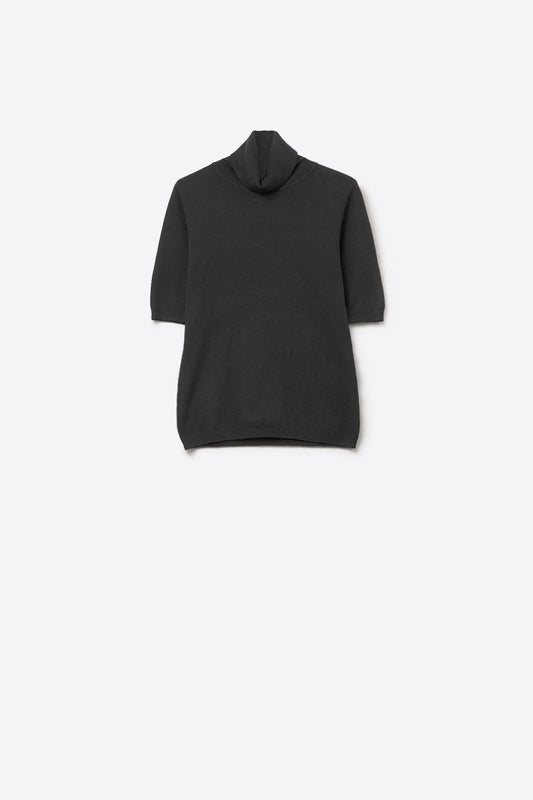 Q2 Maglione a maglia fine in nero con collo alto e maniche al gomito