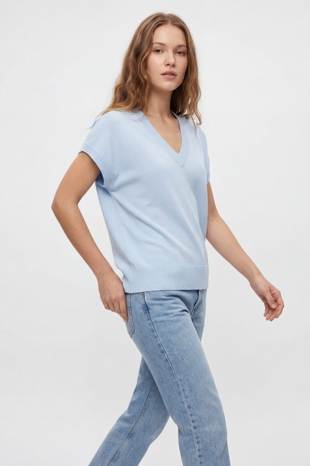 Maglione a maglia fine rilassato con scollo a V in azzurro